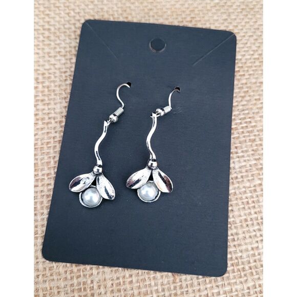 1-1/2" Silver Alloy Vine Faux Pearl Leaves Drop Earrings French Wires Fashion - Picture 1 of 2